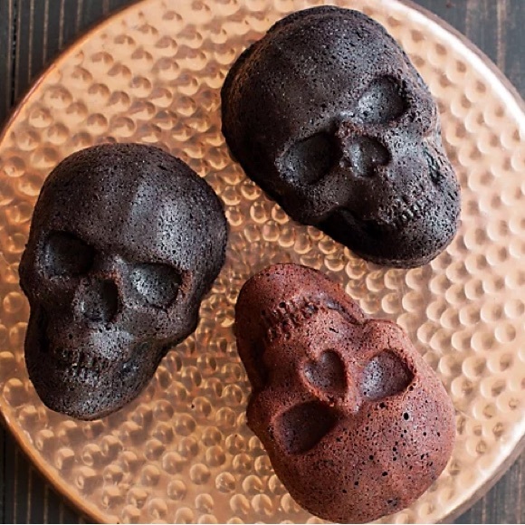 NEW Nordic Ware Skull Cakelet Halloween Bakeware, Haunted Pan, Bronze - Picture 12 of 12